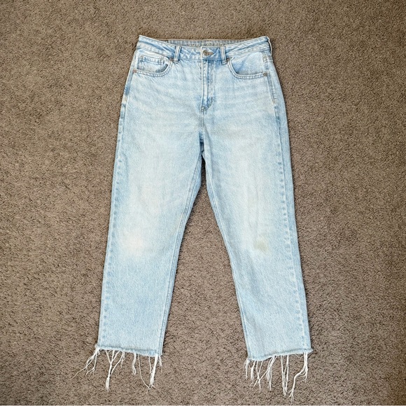 American Eagle Light Wash Mom Jeans Cropped Raw Distressed Hem High Rise 6 Short - Picture 2 of 6